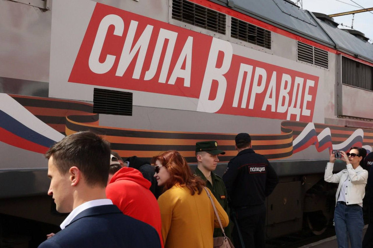 В Вологду приехал поезд с передвижной выставкой военной техники.